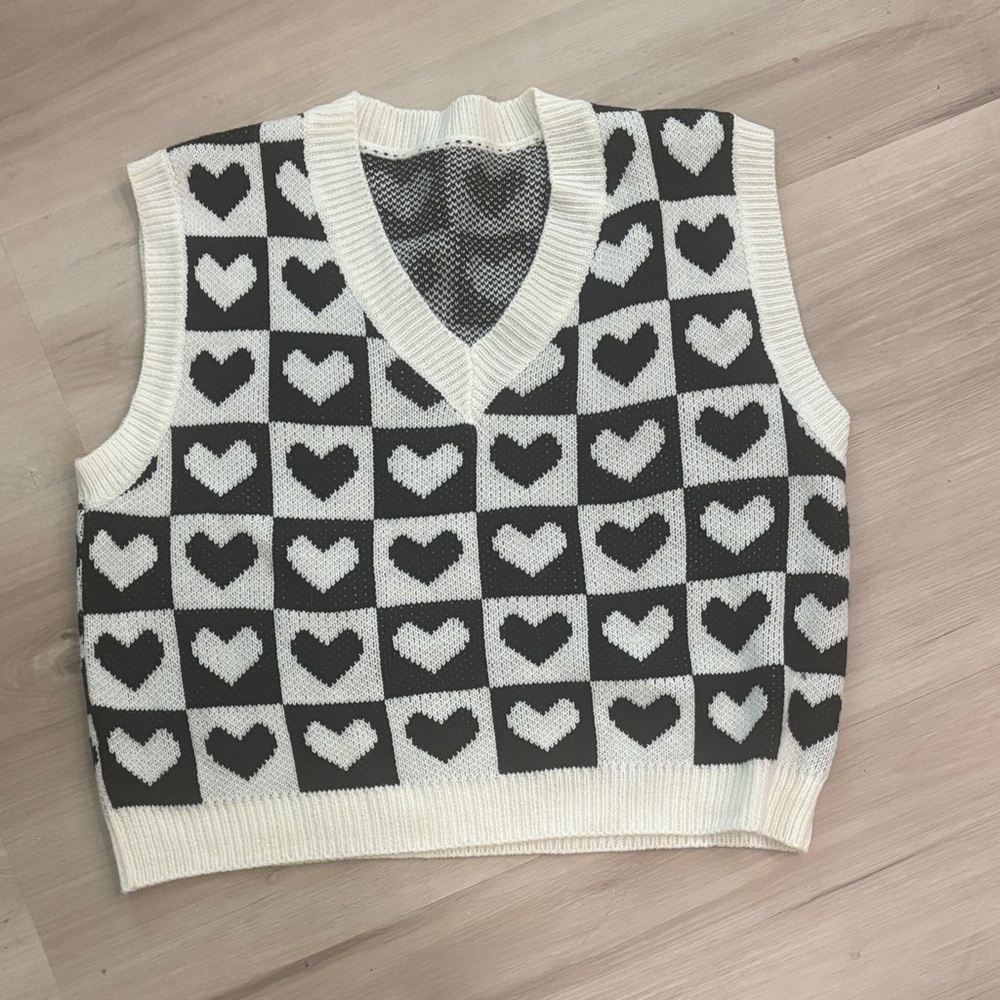 Cute Sweater heart vest Sz M